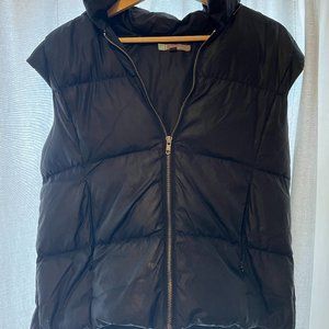 HALOGEN down/ feather zipper vest with cap sleeves and zipper hood, sz L